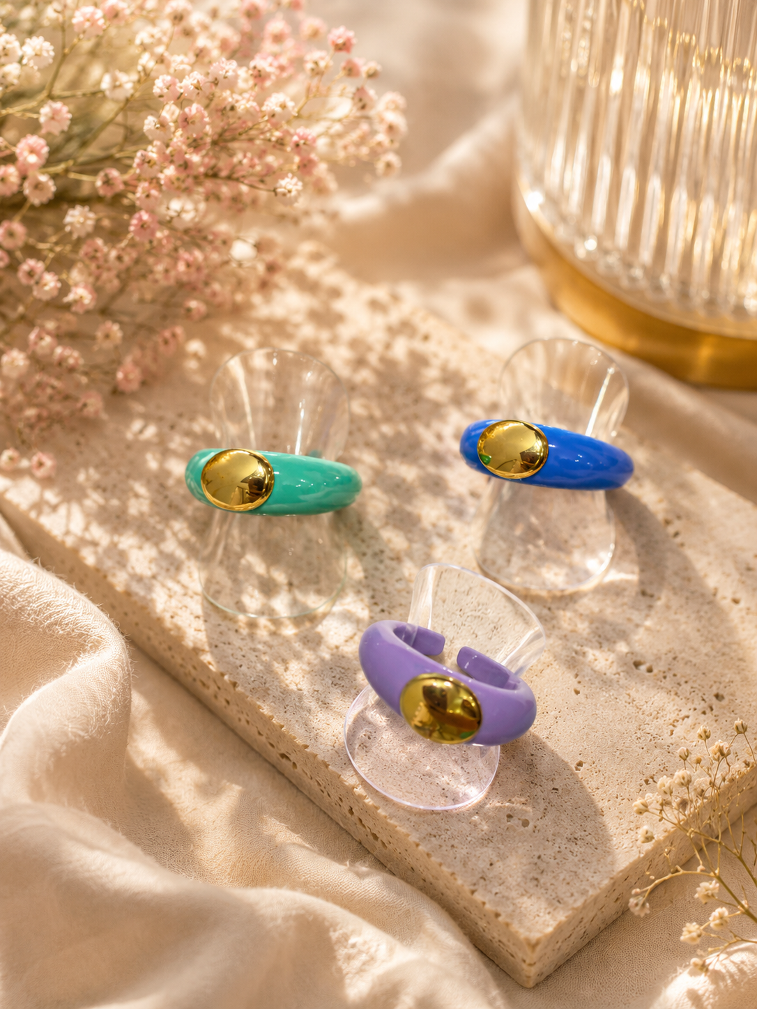 Anillo con bolita bañada en oro