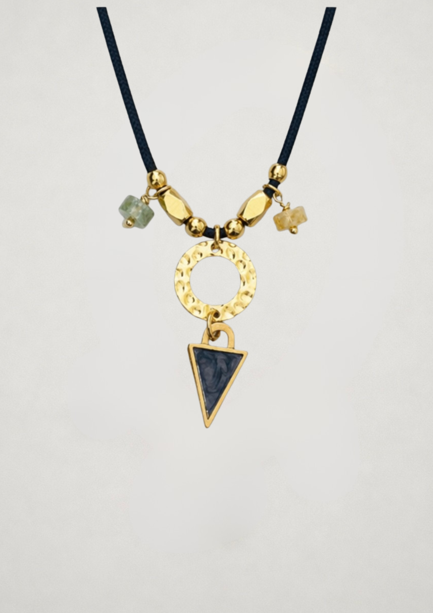 Collar Triángulo