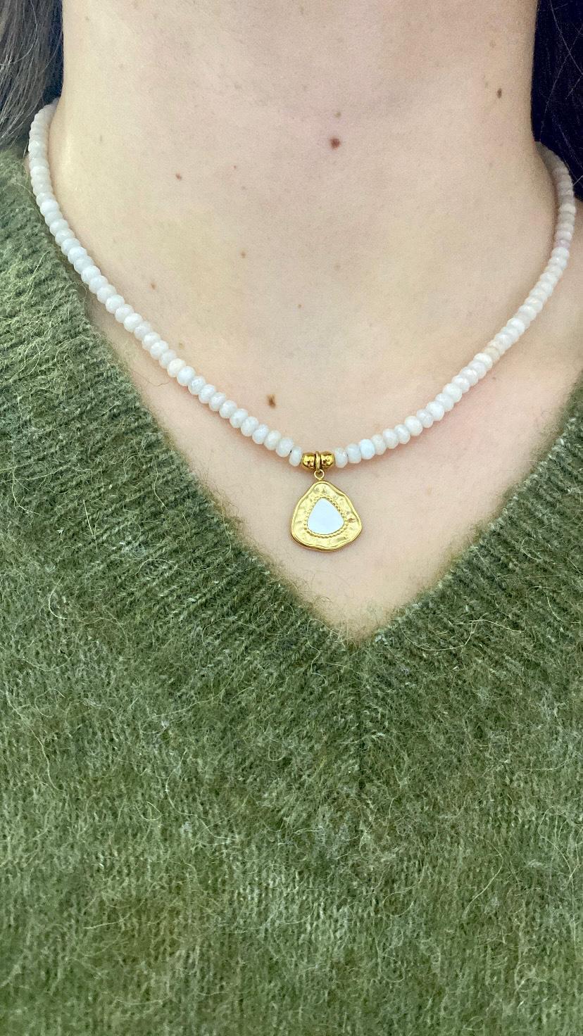 Collar piedras blanco