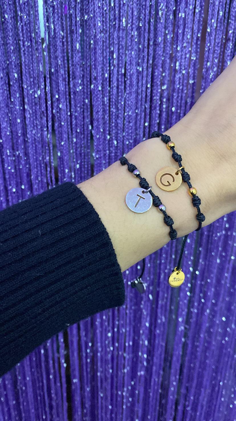 Pulsera inicial plateada