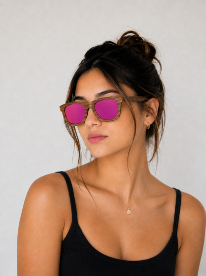 Gafas de madera con espejo morado