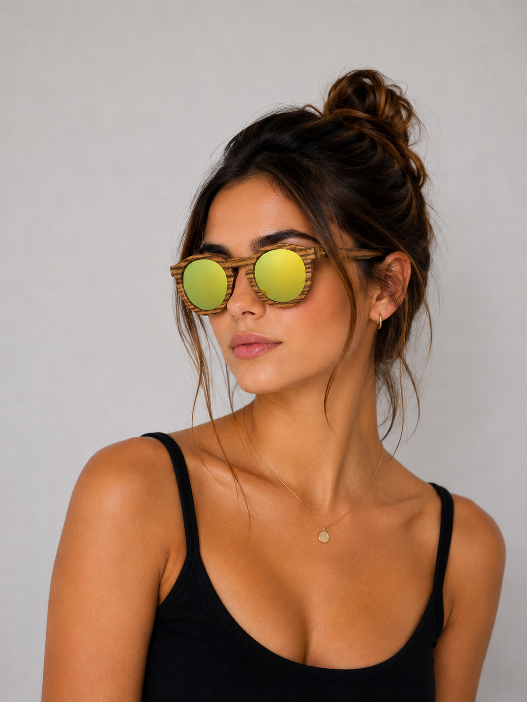 Gafas de madera redondas con espejo amarillo