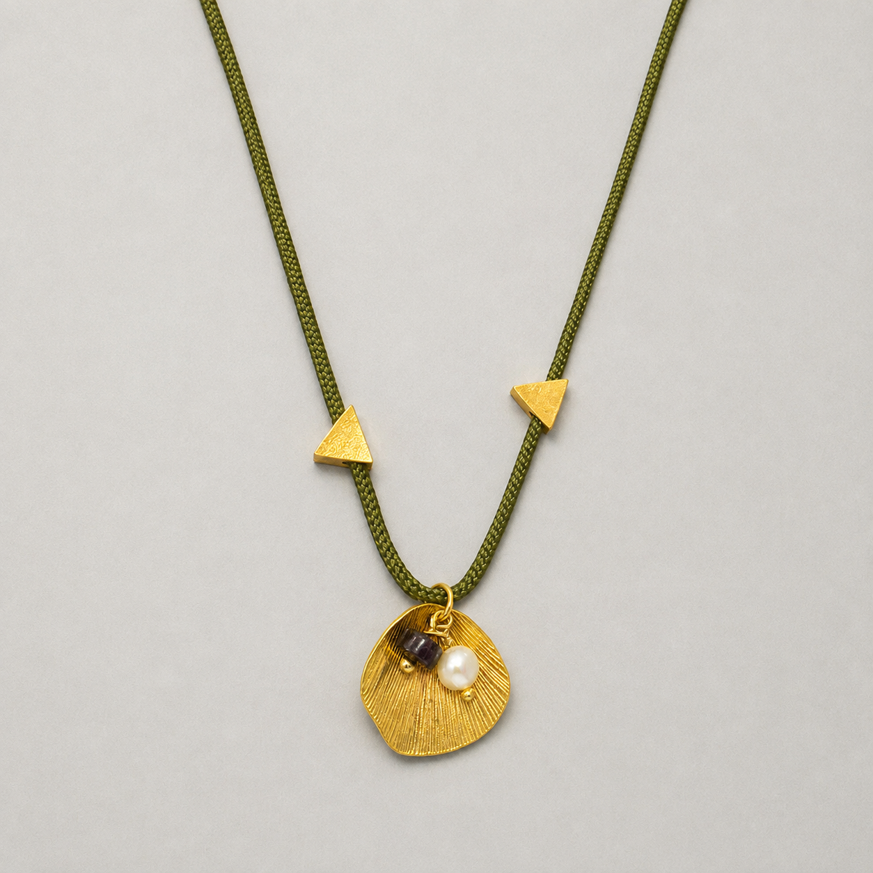 Collar concha con perlitas