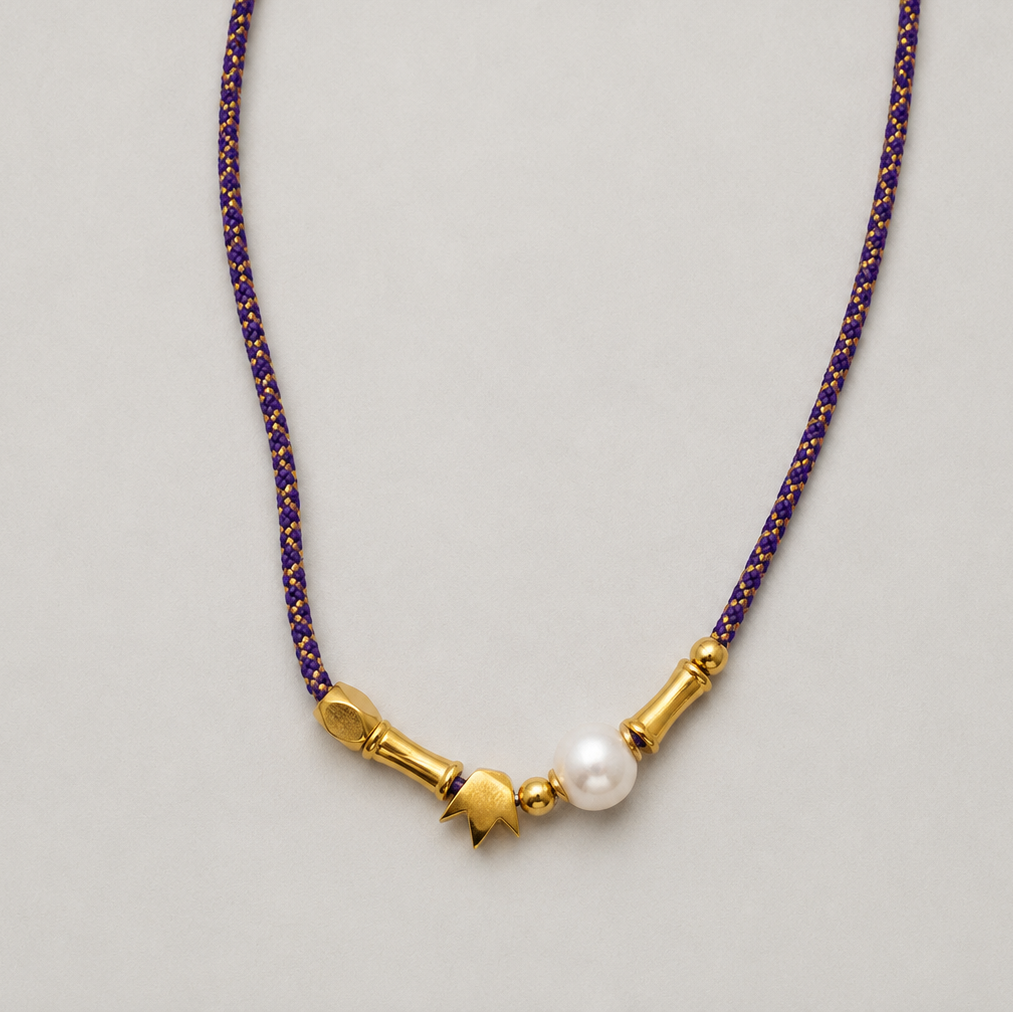 Collar perla con corona