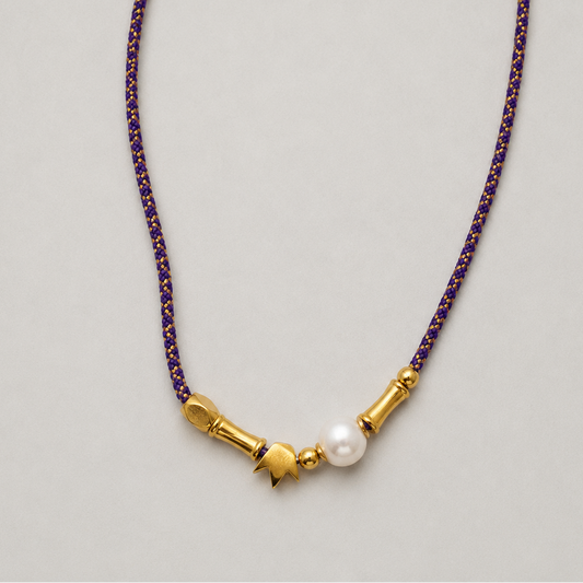 Collar perla con corona