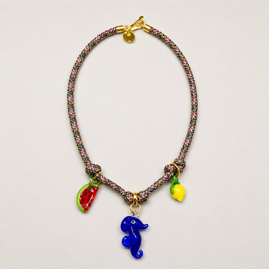 Collar caballito de mar y frutas