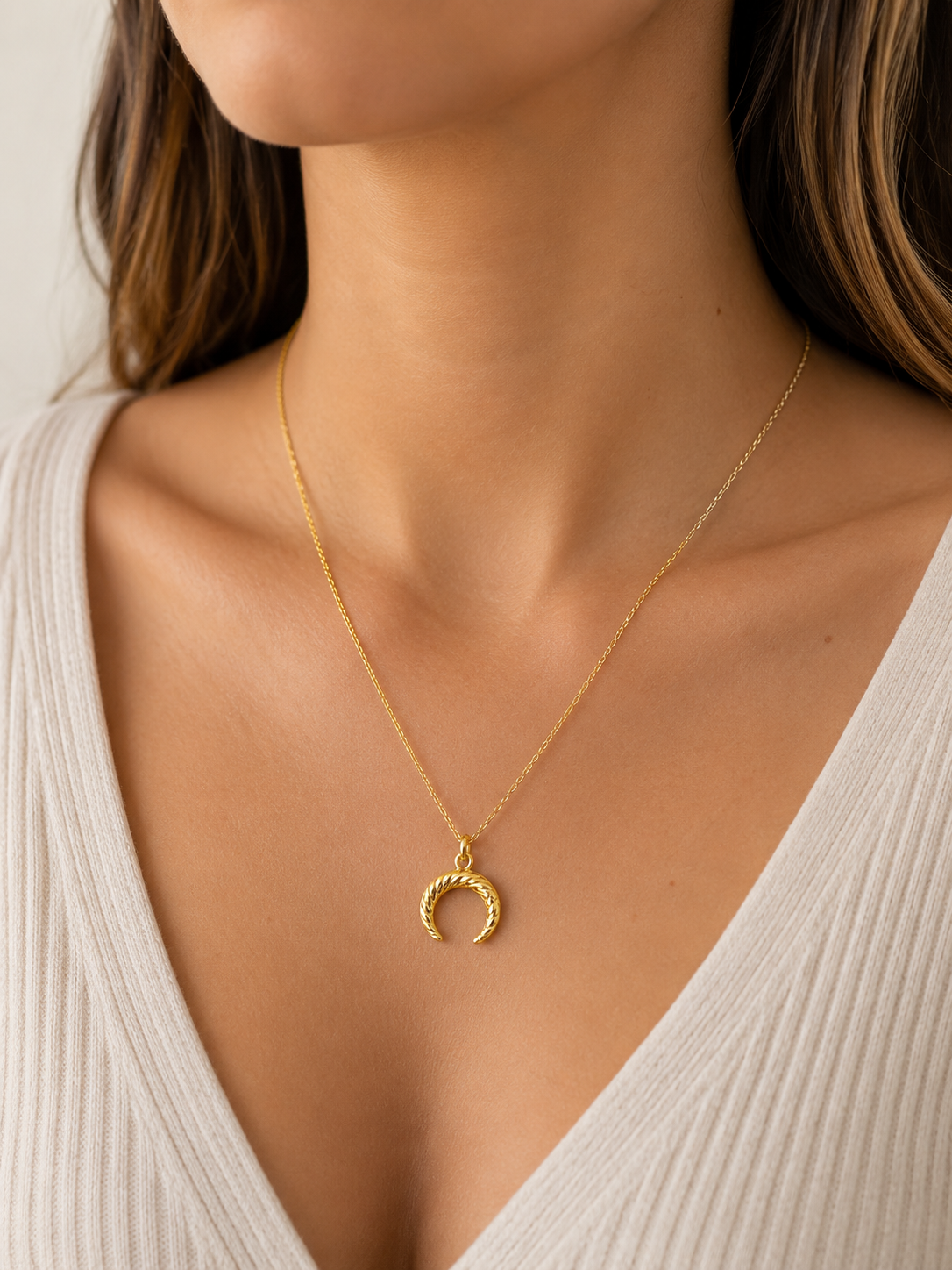 Collar cadena fina media luna