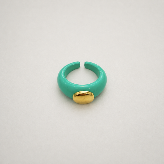 Anillo  con bolita bañada en oro