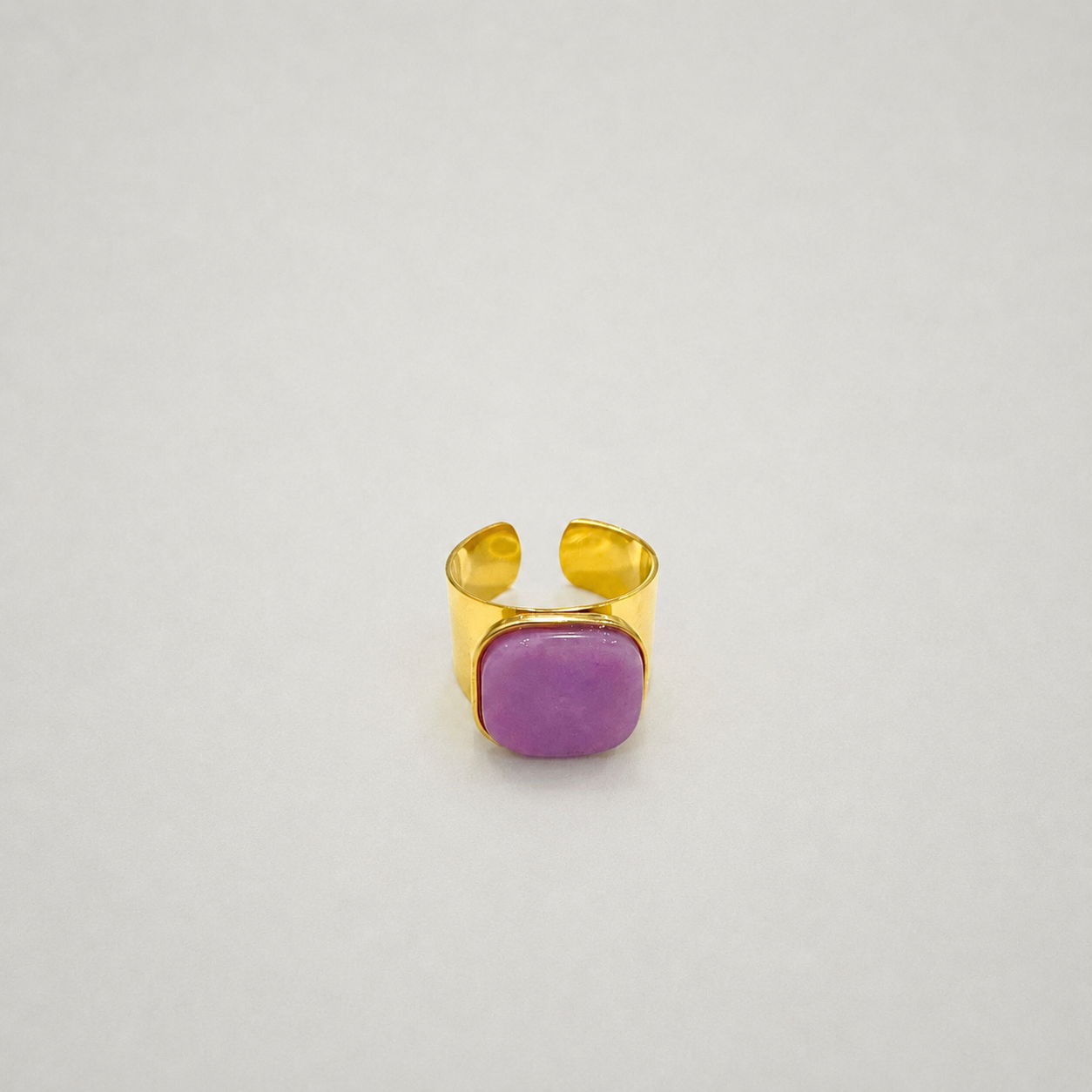 Anillo de acero inoxidable con piedras naturales