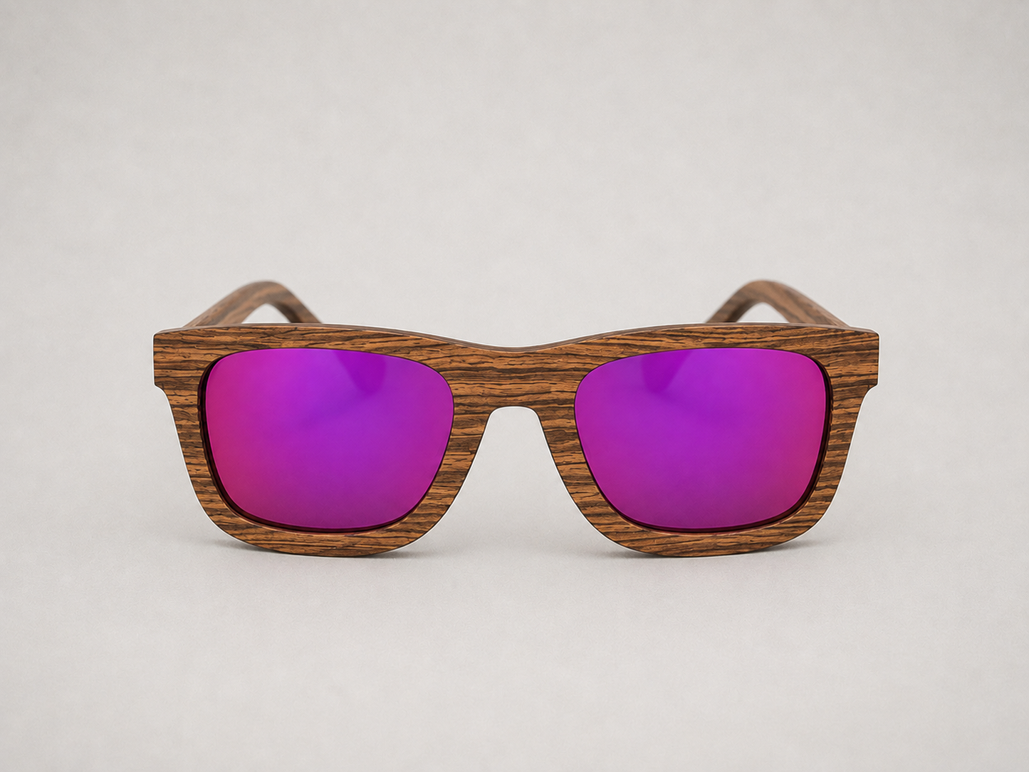 Gafas de madera con espejo morado