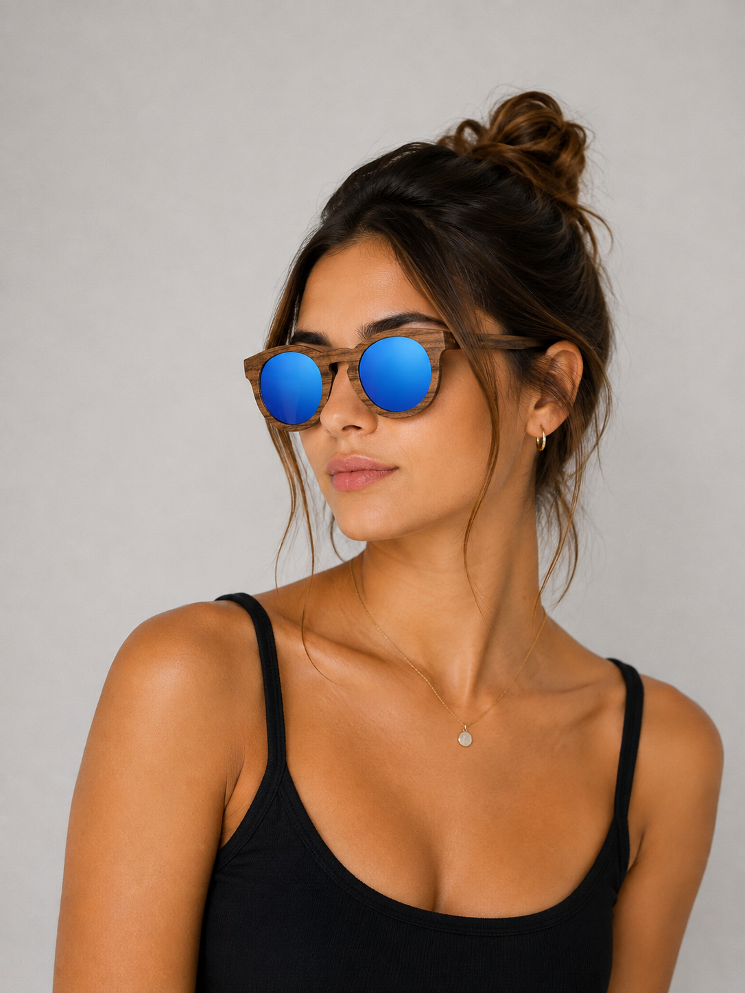 Gafas de madera redondas con espejo azul