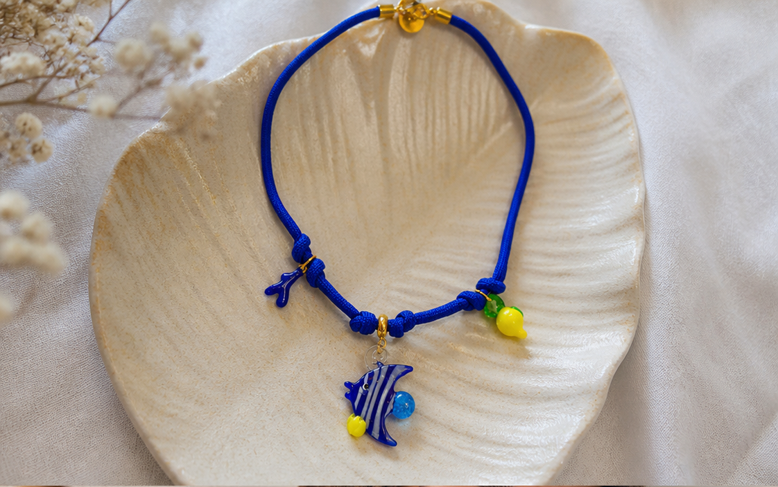 Collar dory con charms