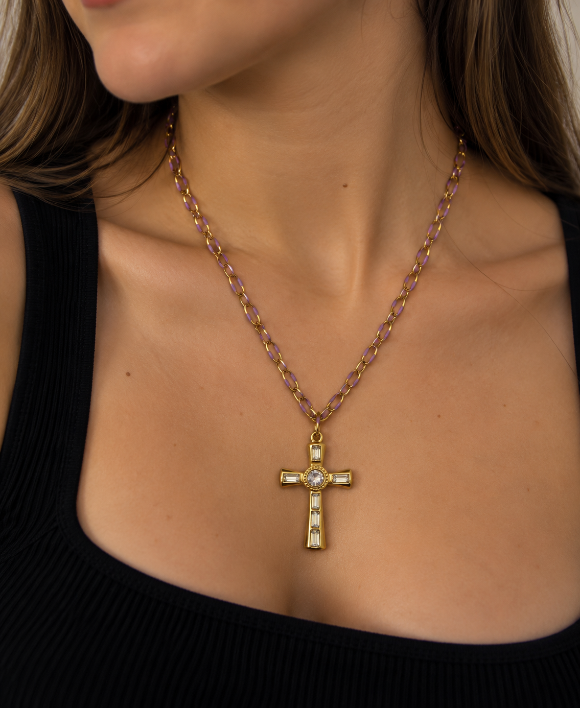 Cruz con cadena biselada
