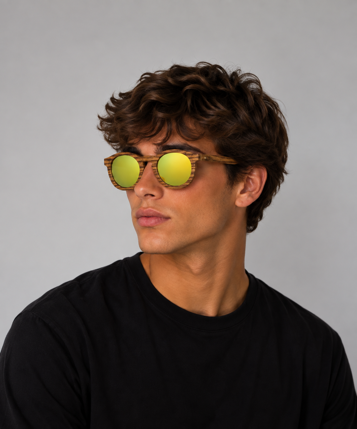 Gafas de madera redondas con espejo amarillo