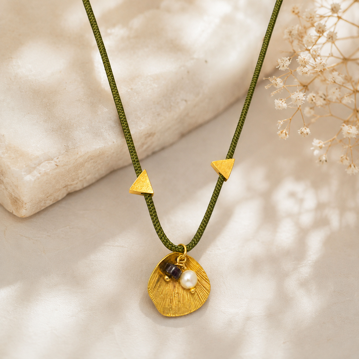 Collar concha con perlitas
