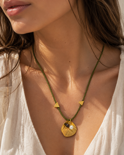 Collar concha con perlitas