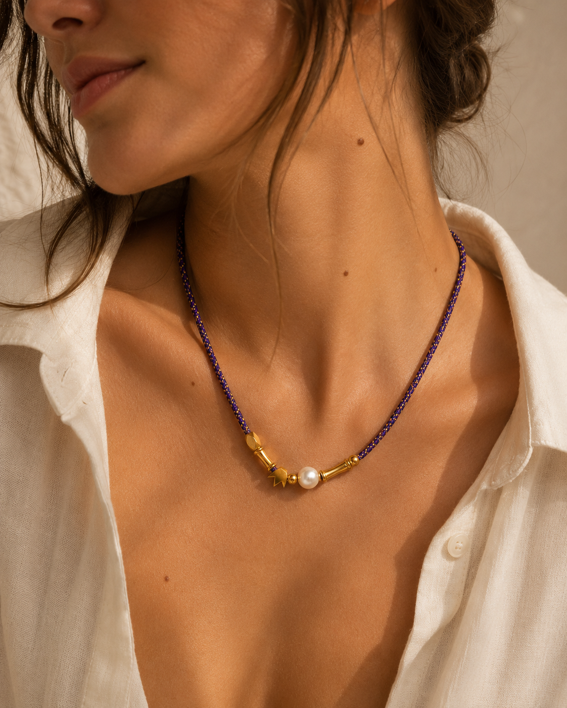 Collar perla con corona