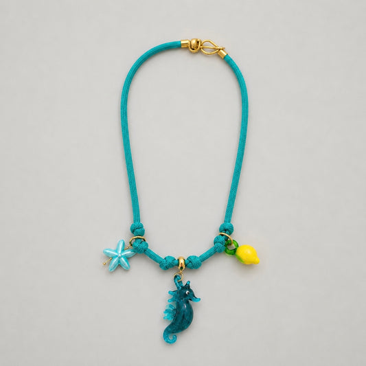 Collar caballito de mar con charms