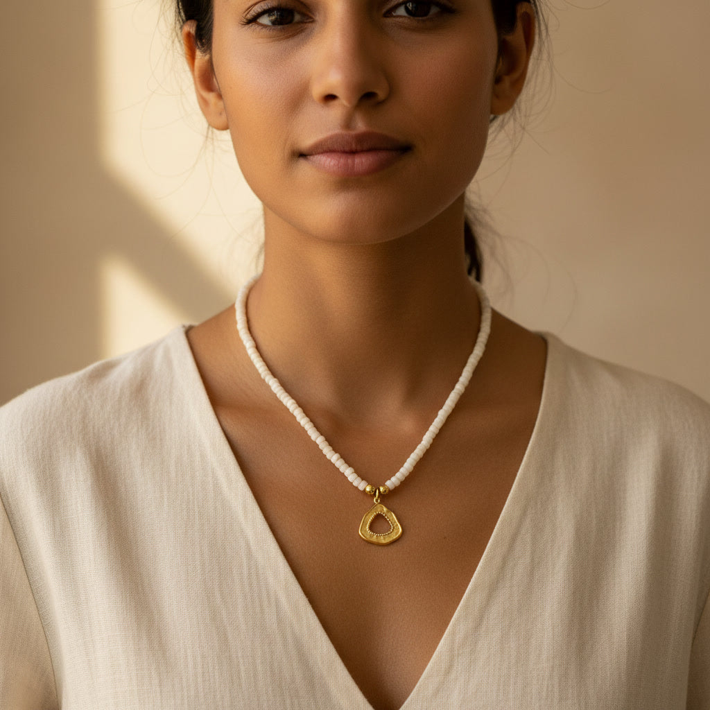 Collar piedras blanco