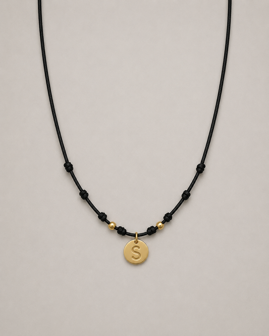 Collar inicial dorada