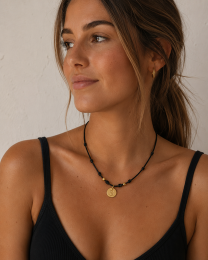 Collar inicial dorada