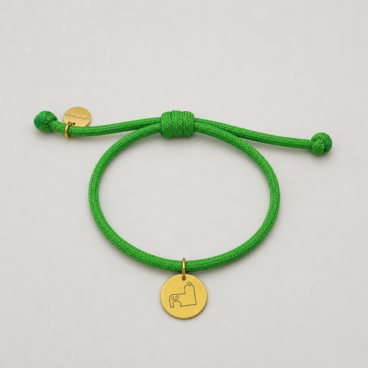 Pulsera chapita grabada Ermita Magdalena con cuerda de paracaídas
