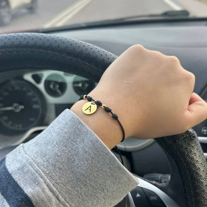 Pulsera inicial dorada