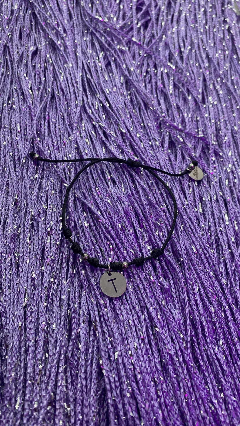 Pulsera inicial plateada