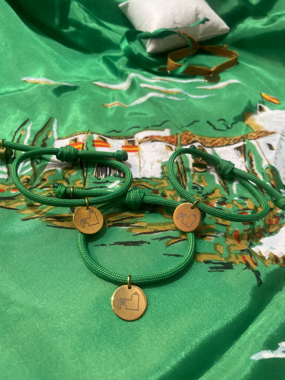 Pulsera chapita grabada Ermita Magdalena con cuerda de paracaídas